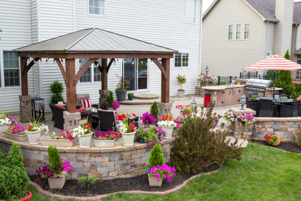 Choosing the Right Hardscape Elements for Your Outdoor Space